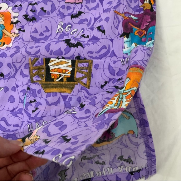 SB Fashion Scrubs V Neck Scrub Top Purple Background Medical Vet Tech
Sz Large - Picture 12 of 14